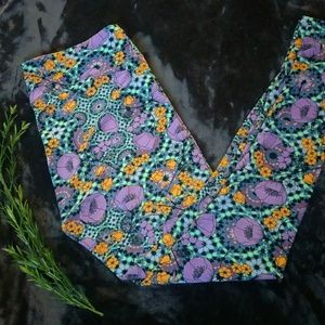 Tall and Curvey Lularoe Leggings